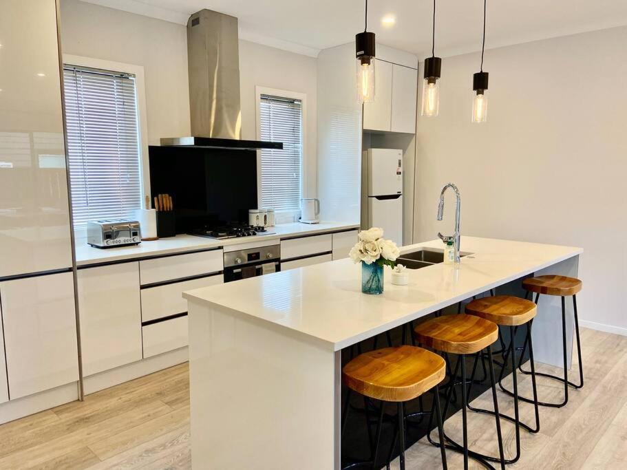Morden Spacious New House Hamilton Exteriér fotografie