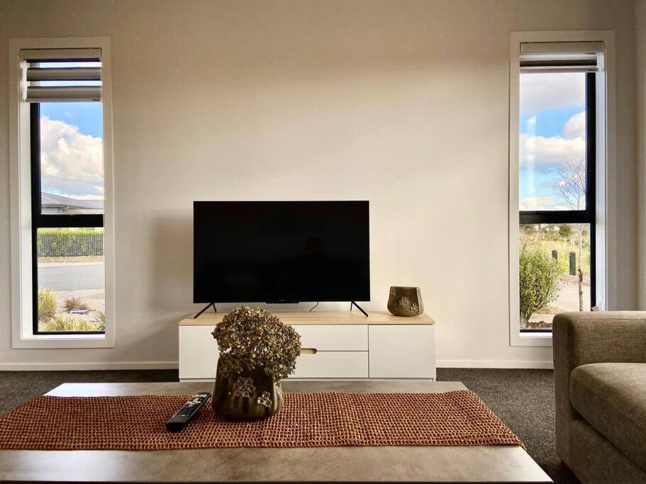 Morden Spacious New House Hamilton Exteriér fotografie
